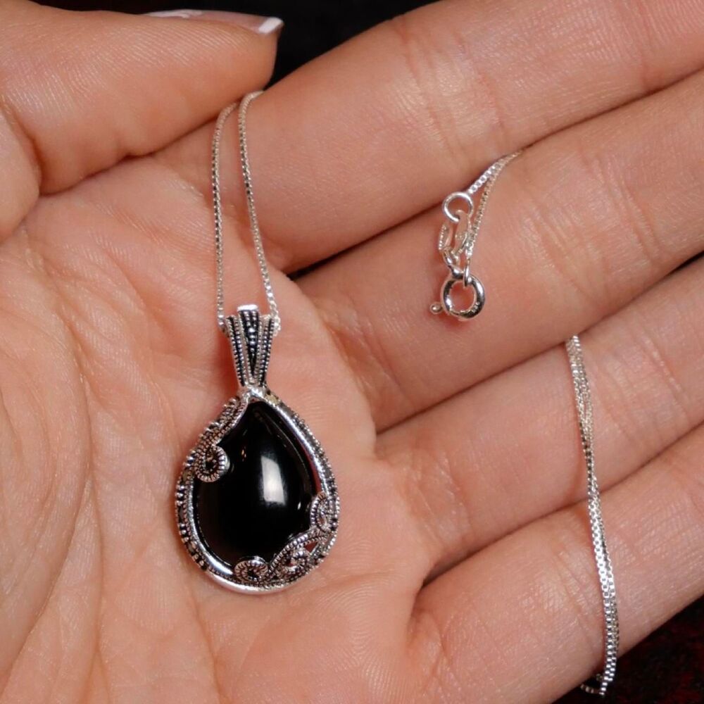 Unbranded Women's Black and Silver Jewellery